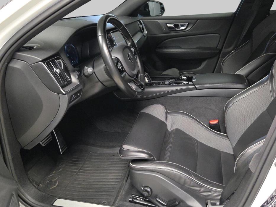 VOLVO V60 2021