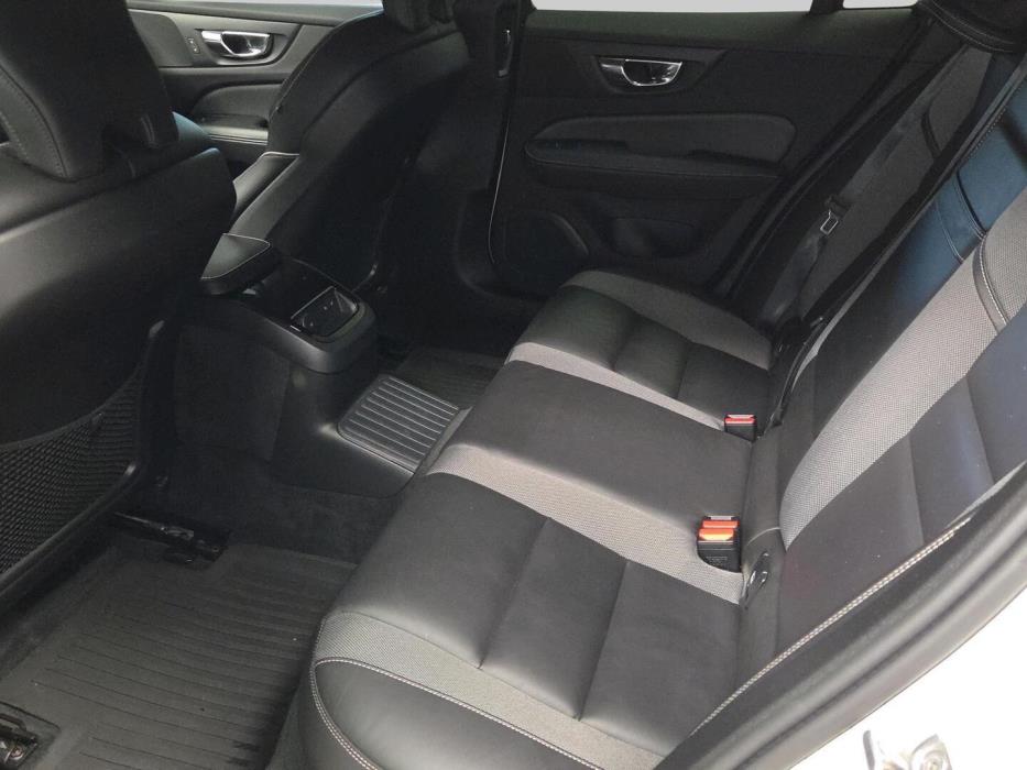 VOLVO V60 2021