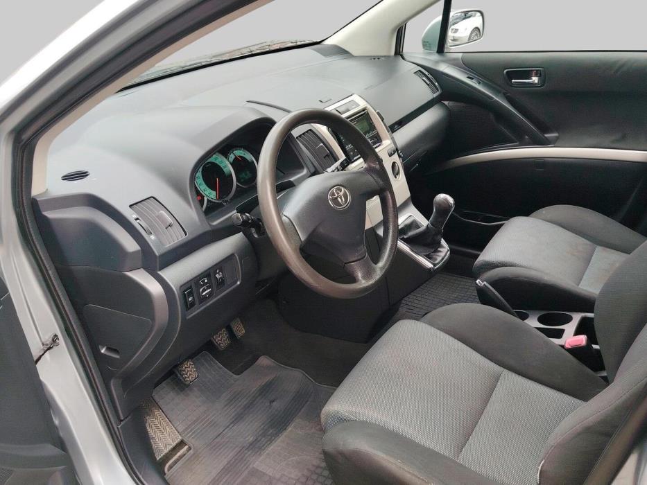 TOYOTA Corolla Verso 2009