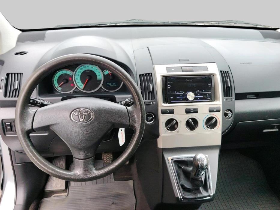 TOYOTA Corolla Verso 2009