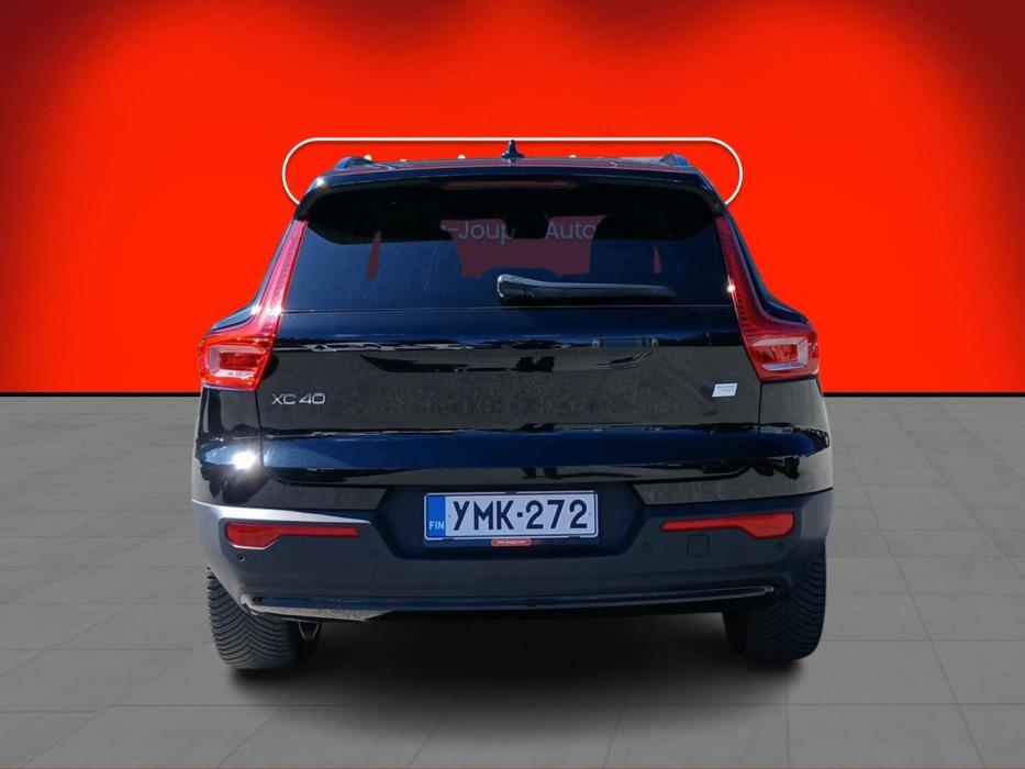 VOLVO XC40 2023