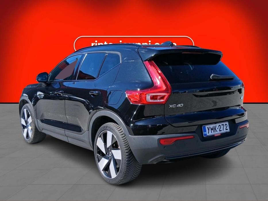 VOLVO XC40 2023