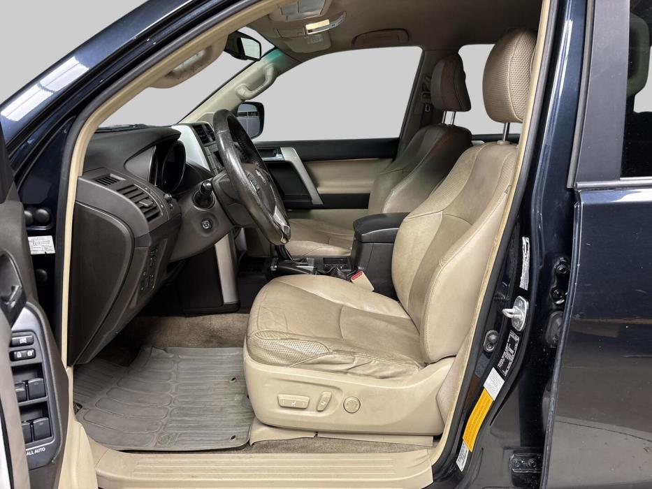 TOYOTA Land Cruiser 2010