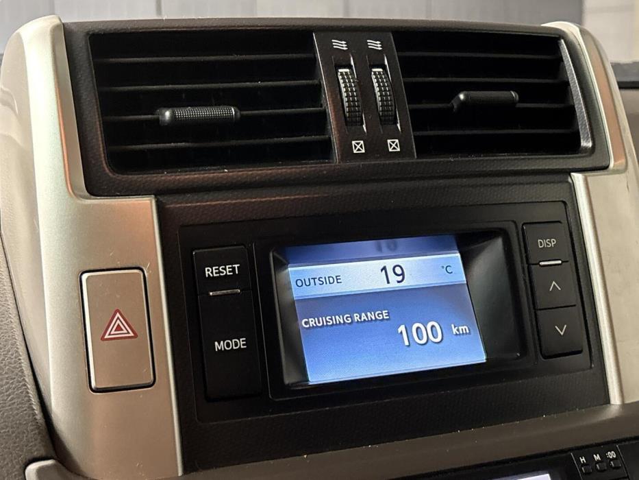 TOYOTA Land Cruiser 2010