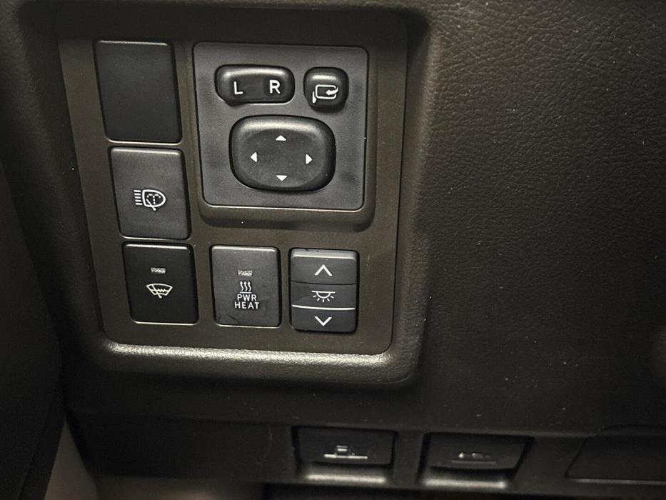 TOYOTA Land Cruiser 2010