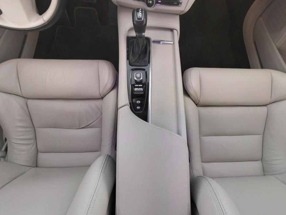 VOLVO V90 CROSS COUNTRY 2017