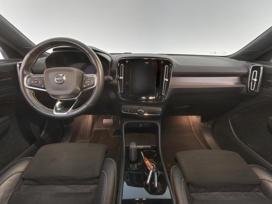 VOLVO XC40 2021