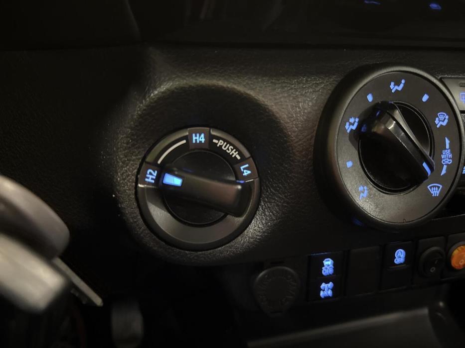 TOYOTA HILUX 2023