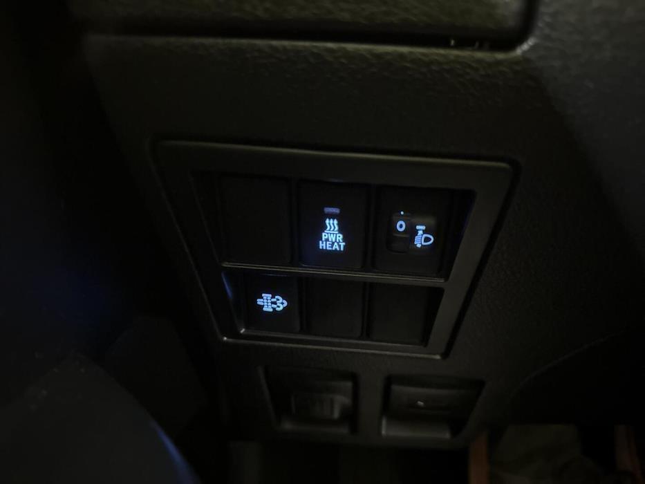 TOYOTA HILUX 2023