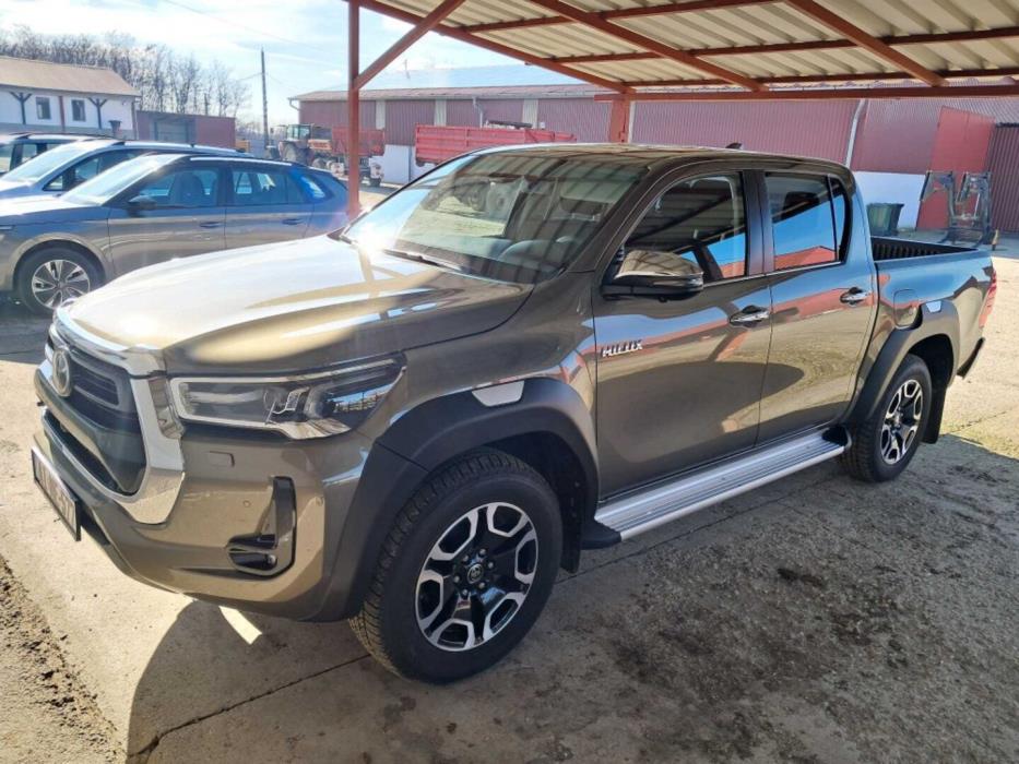 TOYOTA HILUX 2025