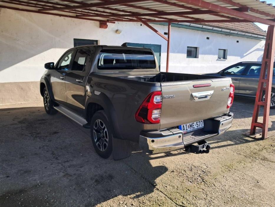 TOYOTA HILUX 2025