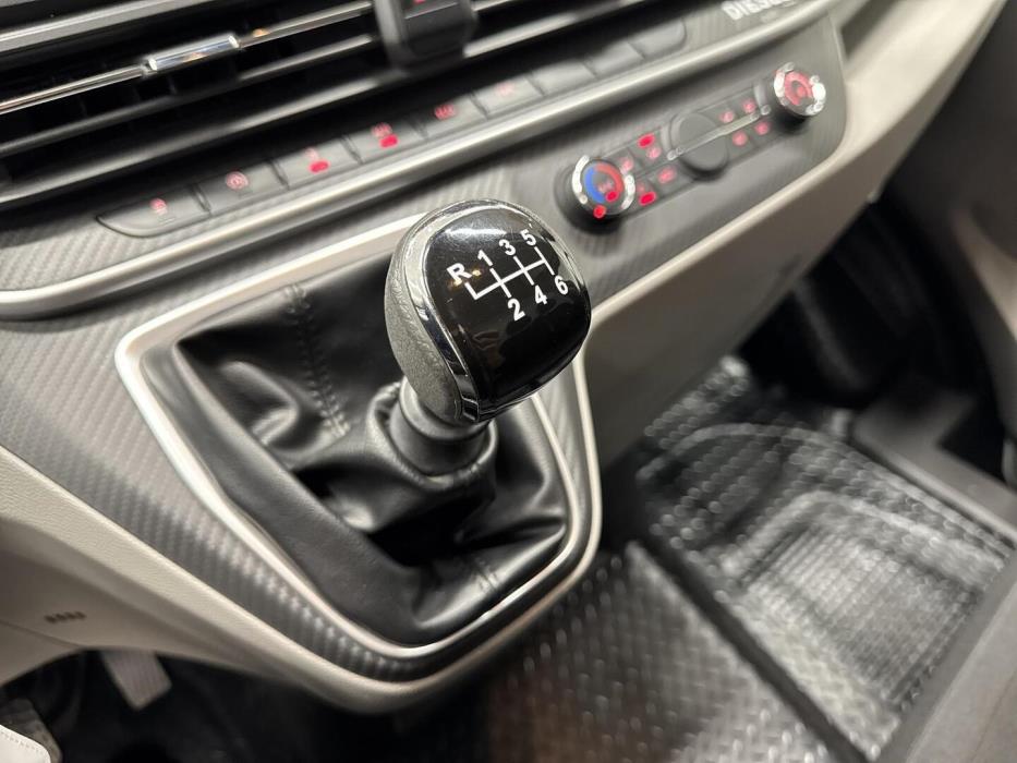 MAXUS DELIVER 9 2022