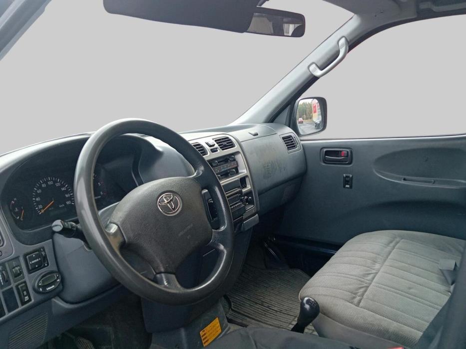 TOYOTA HIACE 2009