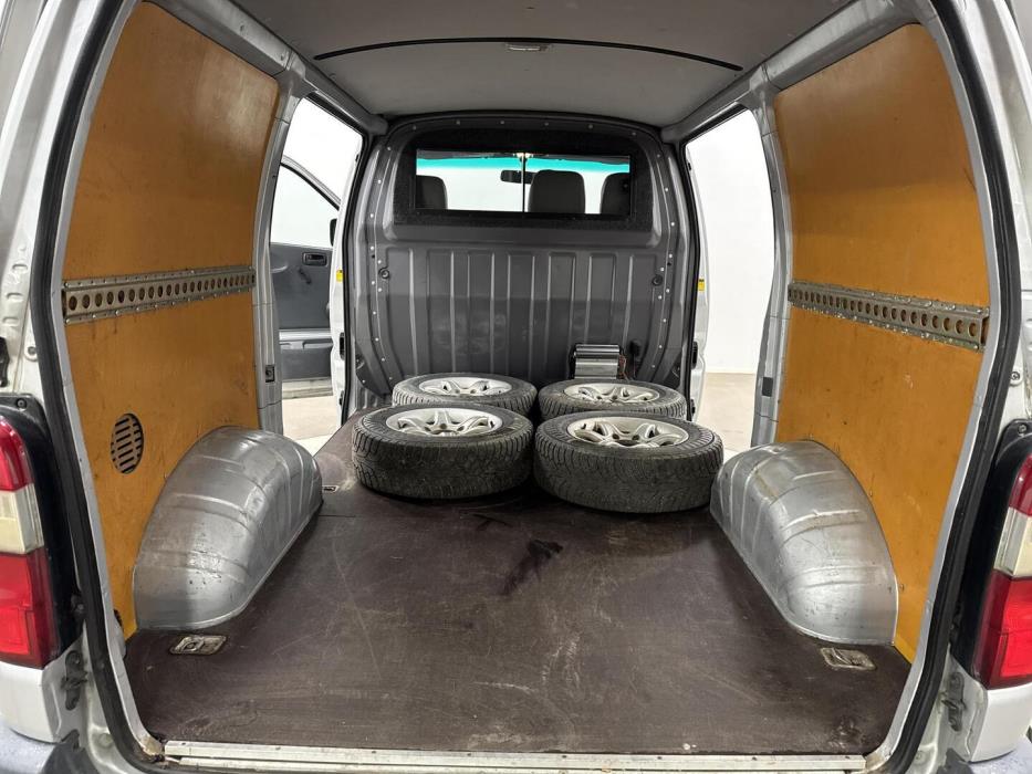 TOYOTA Hiace 2005