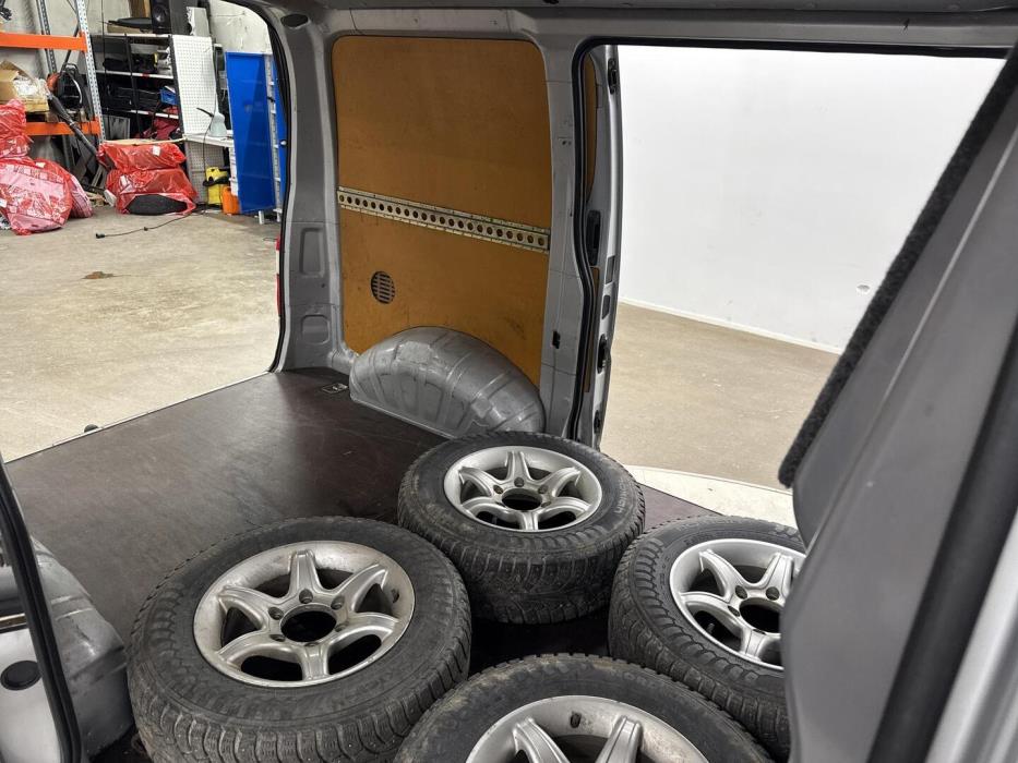 TOYOTA Hiace 2005