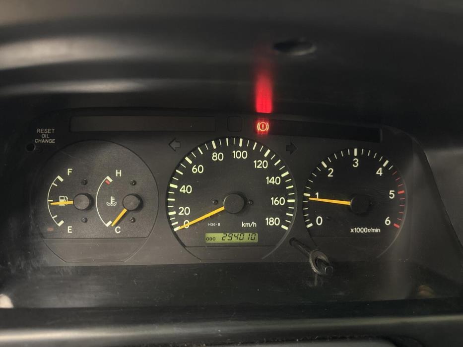 TOYOTA Hiace 2005