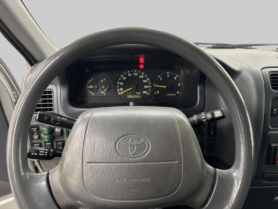 TOYOTA Hiace 2005