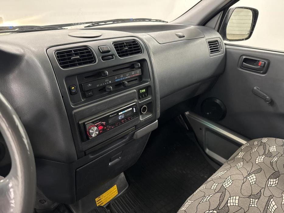 TOYOTA Hiace 2005