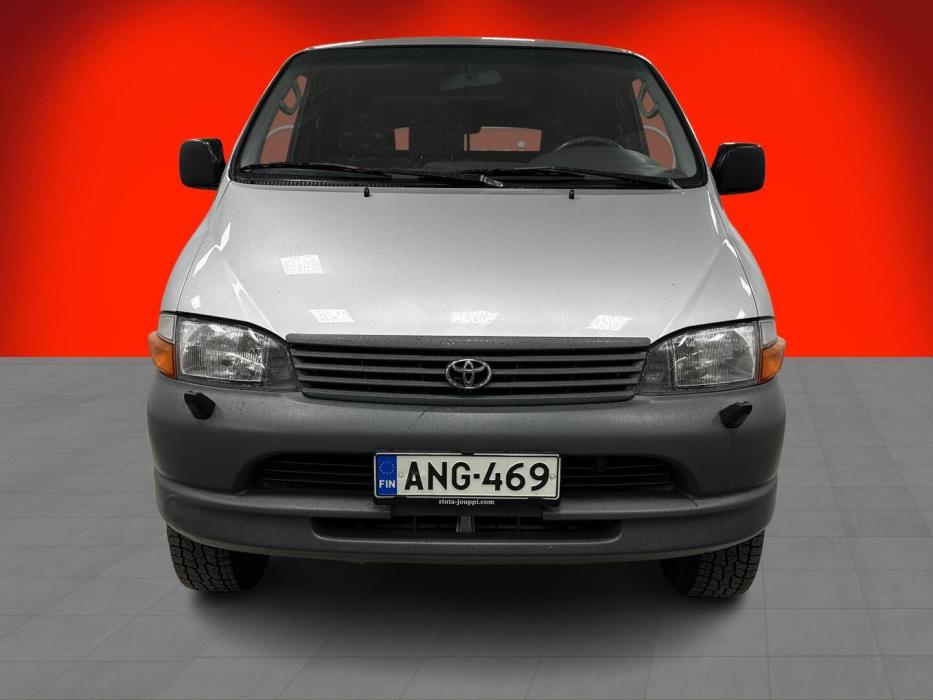 TOYOTA Hiace 2005
