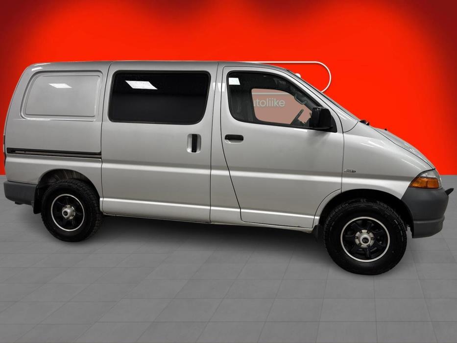 TOYOTA Hiace 2005