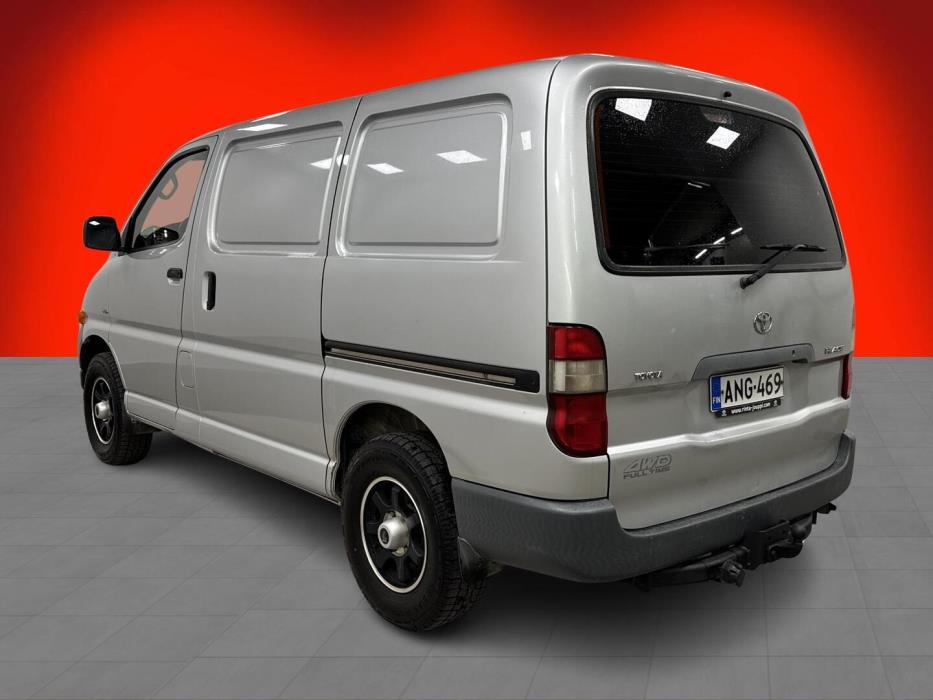 TOYOTA Hiace 2005