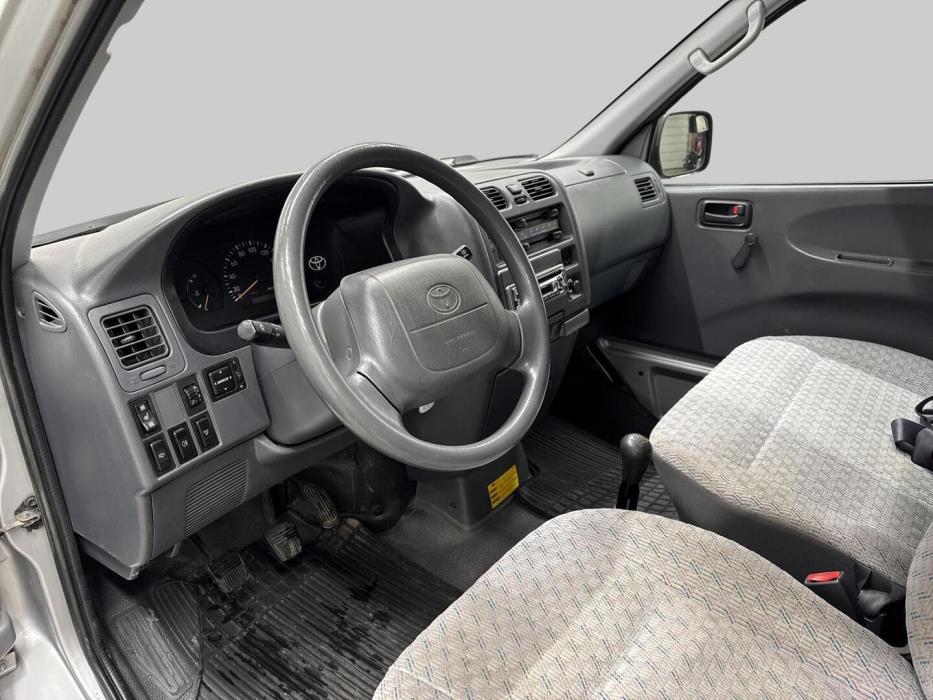 TOYOTA HIACE 2004
