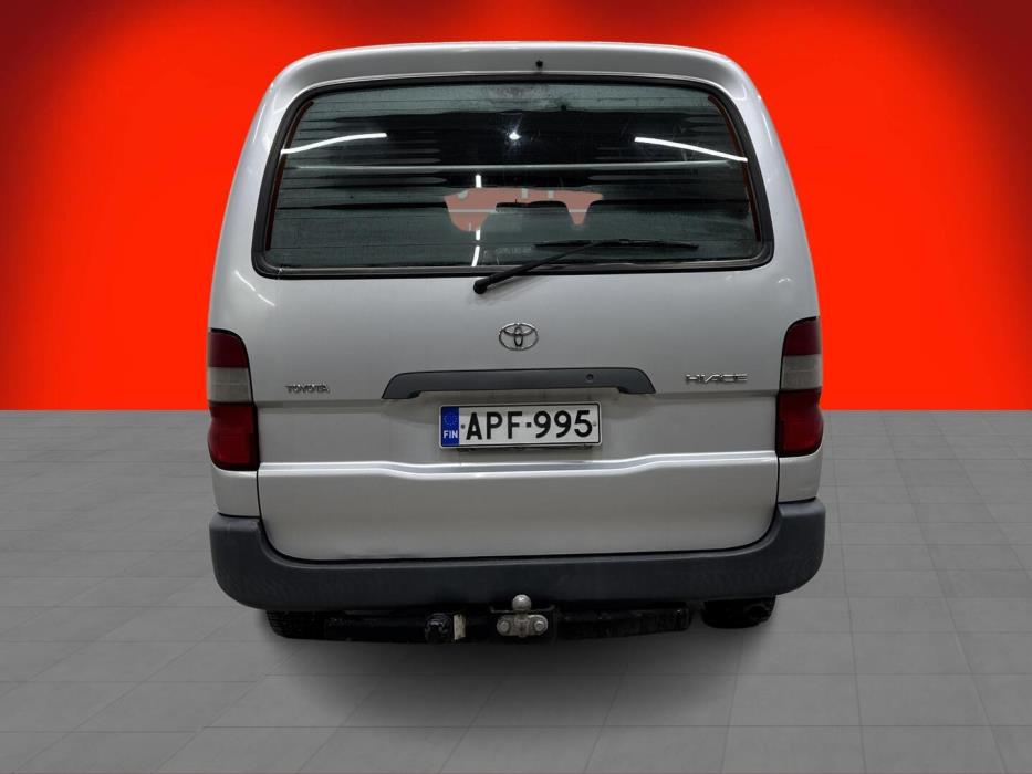 TOYOTA HIACE 2004