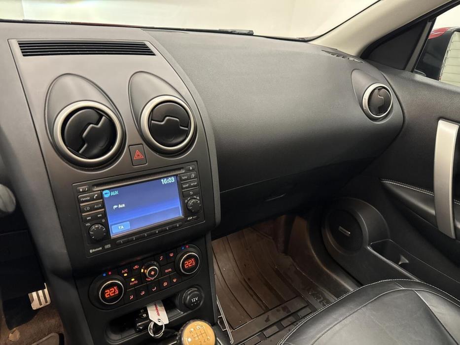 NISSAN Qashqai 2012