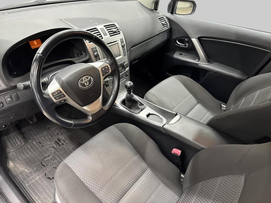 TOYOTA Avensis 2012