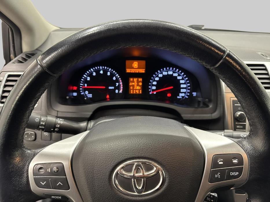 TOYOTA Avensis 2012