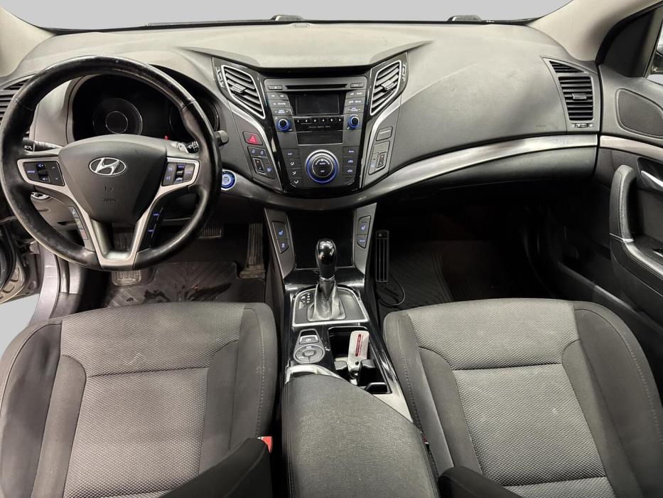 HYUNDAI i40 2012