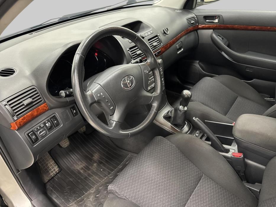 TOYOTA Avensis 2005