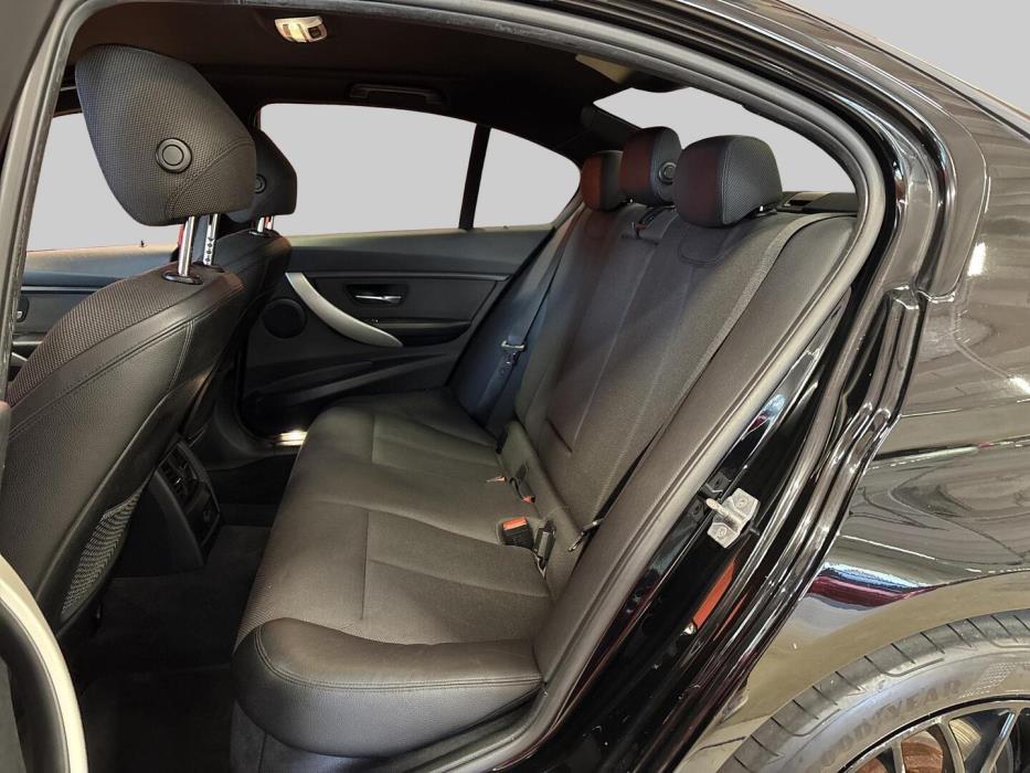 BMW 330 2017