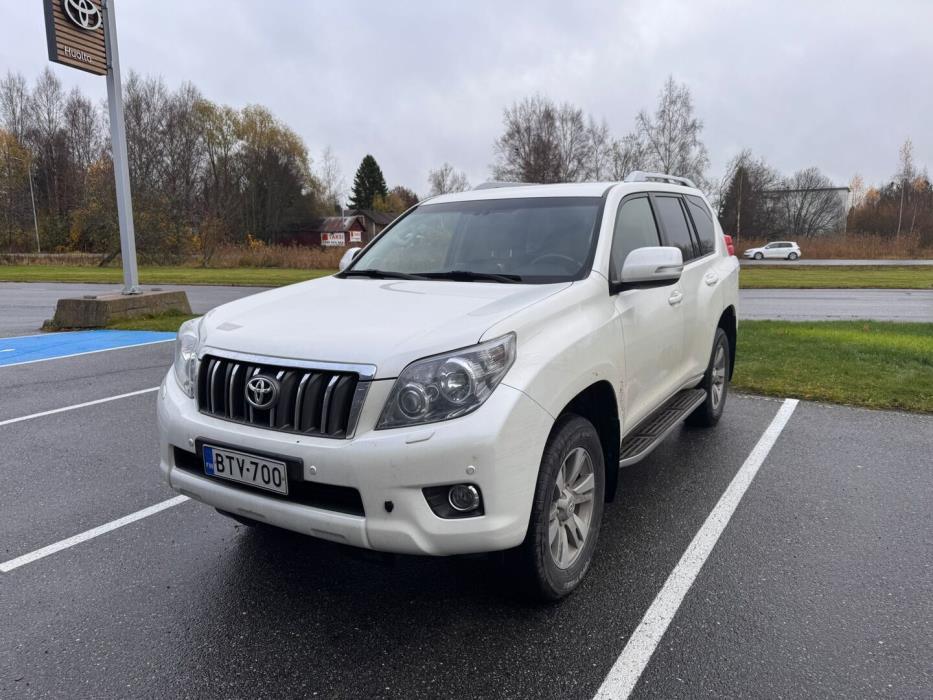 TOYOTA LAND CRUISER 2012