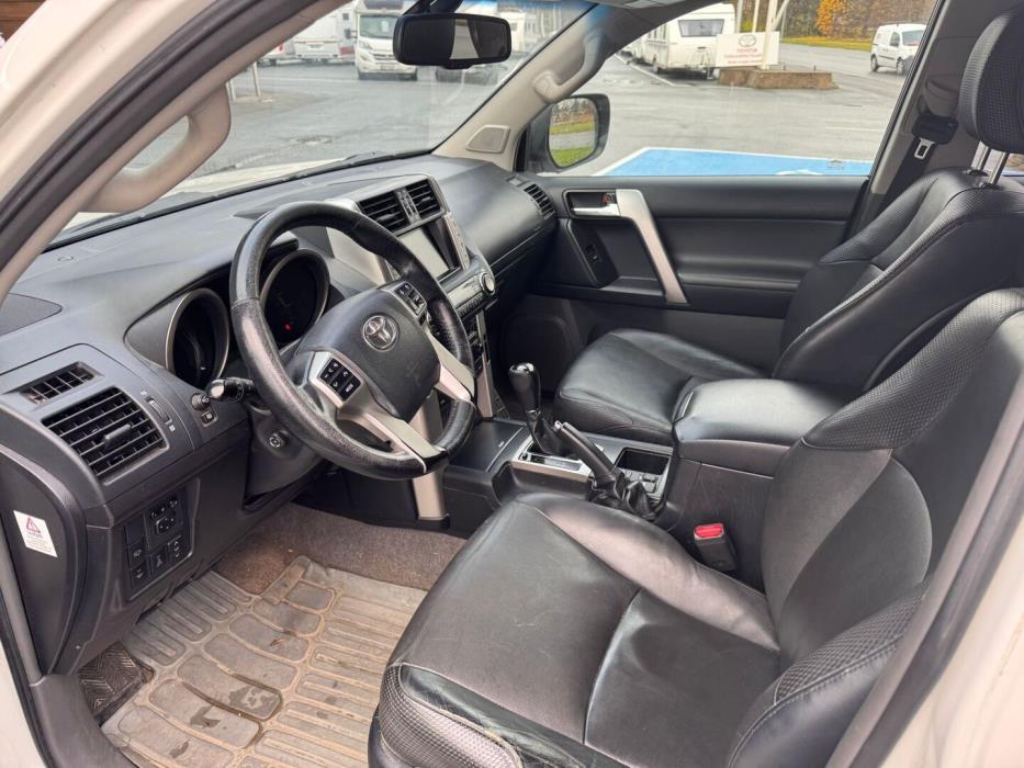 TOYOTA LAND CRUISER 2012