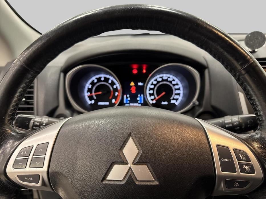 MITSUBISHI ASX 2011