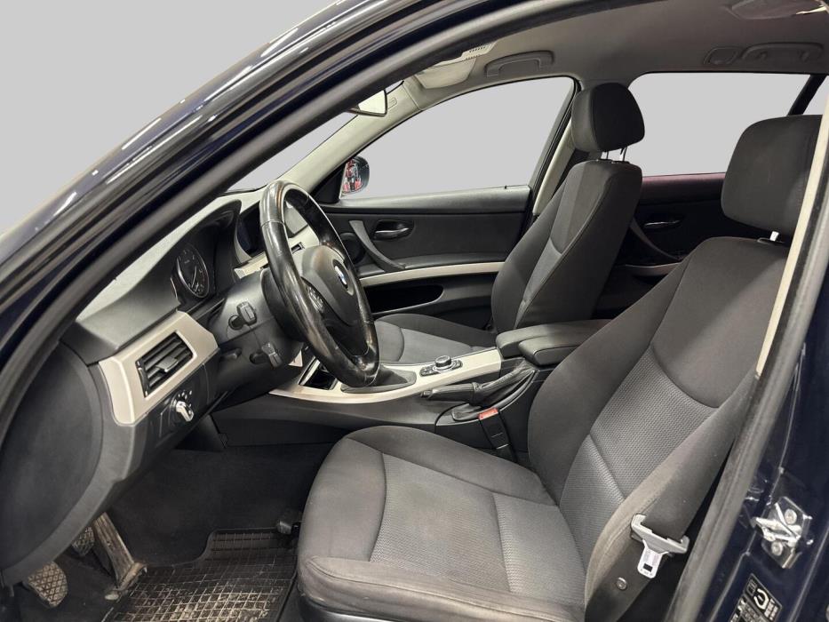 BMW 330 2008