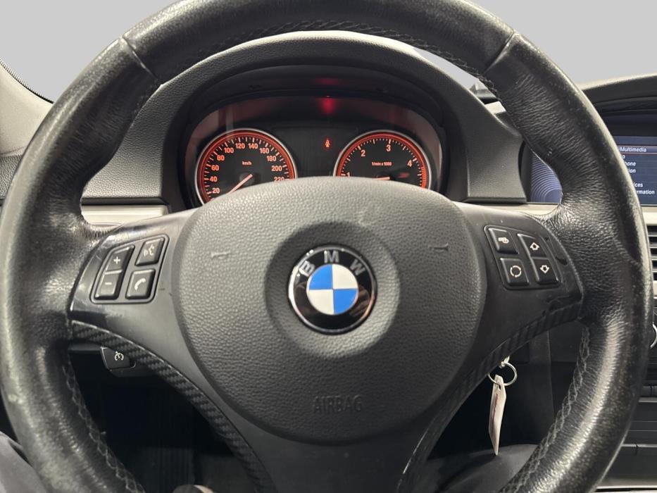 BMW 330 2008