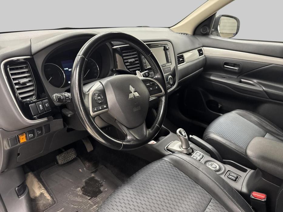 MITSUBISHI Outlander PHEV 2014