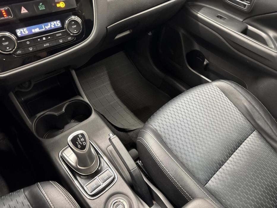 MITSUBISHI Outlander PHEV 2014