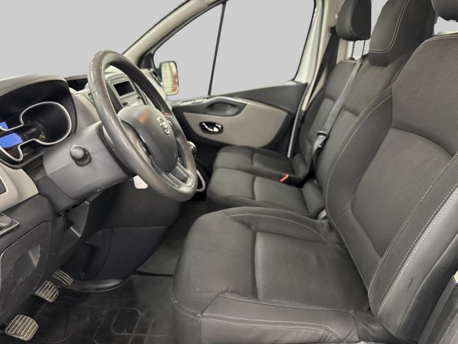 NISSAN NV300 2017