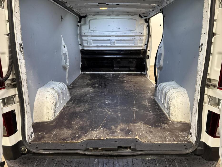 NISSAN NV300 2017