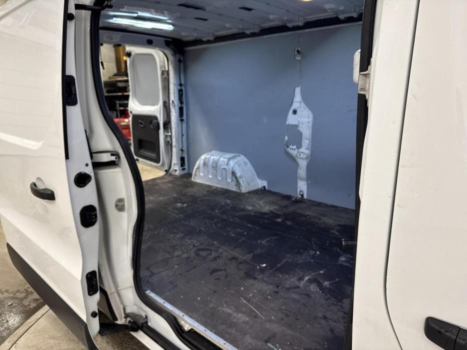 NISSAN NV300 2017
