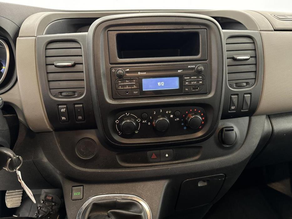 NISSAN NV300 2017