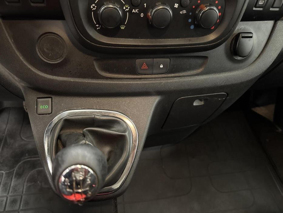 NISSAN NV300 2017