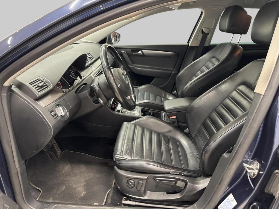 VOLKSWAGEN Passat 2012