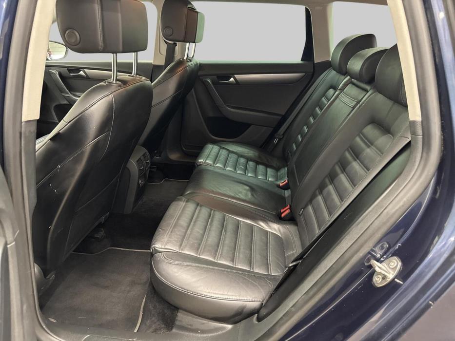 VOLKSWAGEN Passat 2012