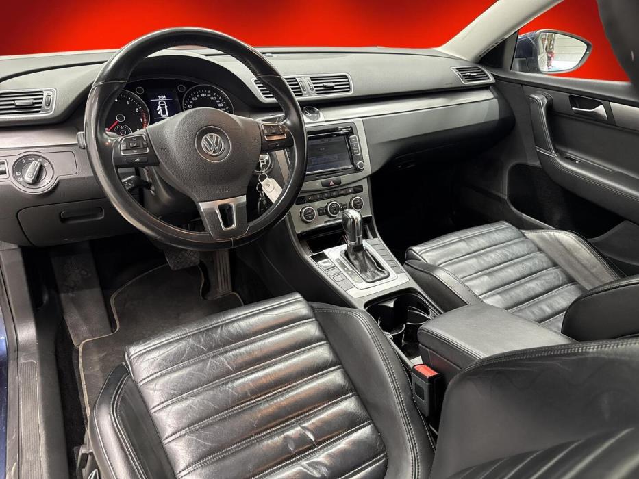 VOLKSWAGEN Passat 2012