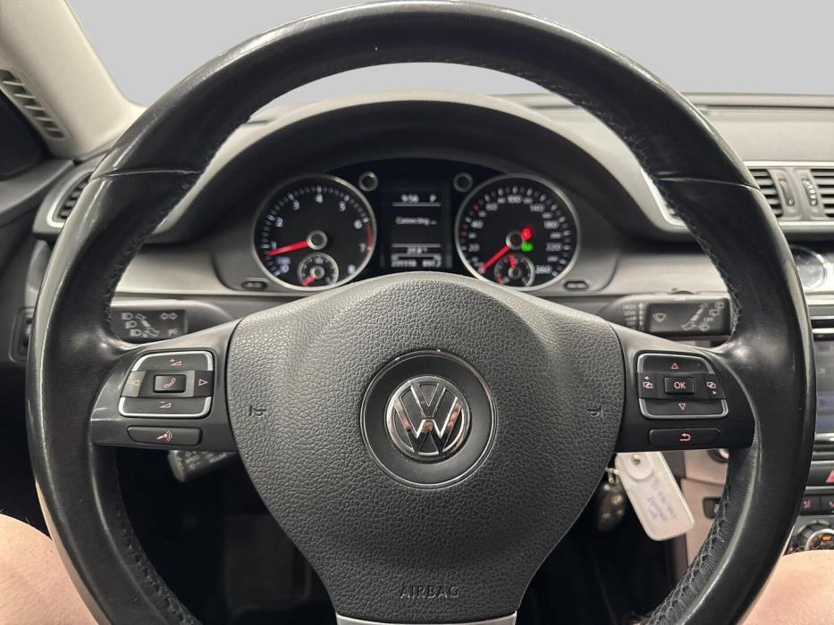 VOLKSWAGEN Passat 2012