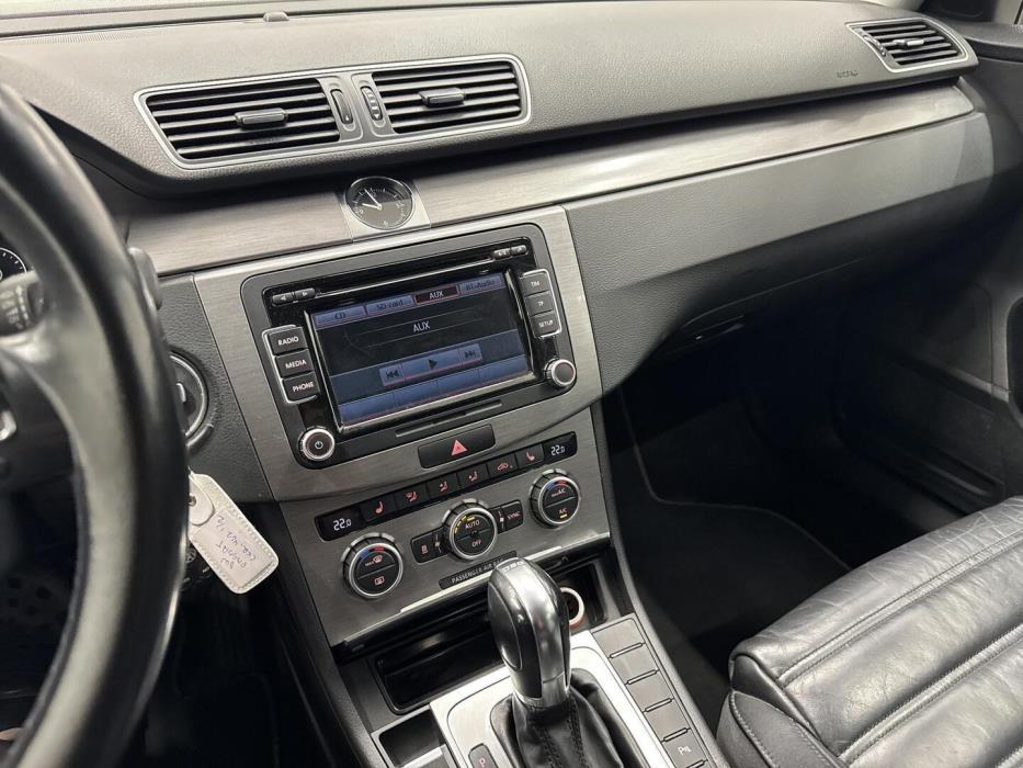 VOLKSWAGEN Passat 2012